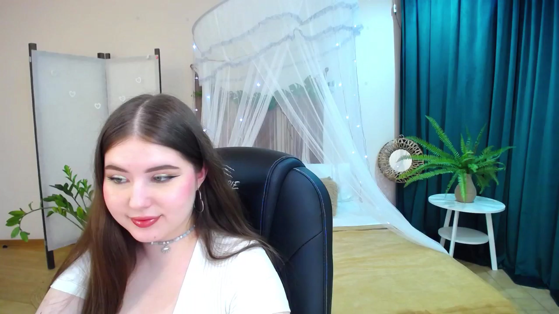 Gallery image thumbnail from AdmireMyEyes's myfreecams stream on, 03/17/2025, 21:47 image 17 of 20