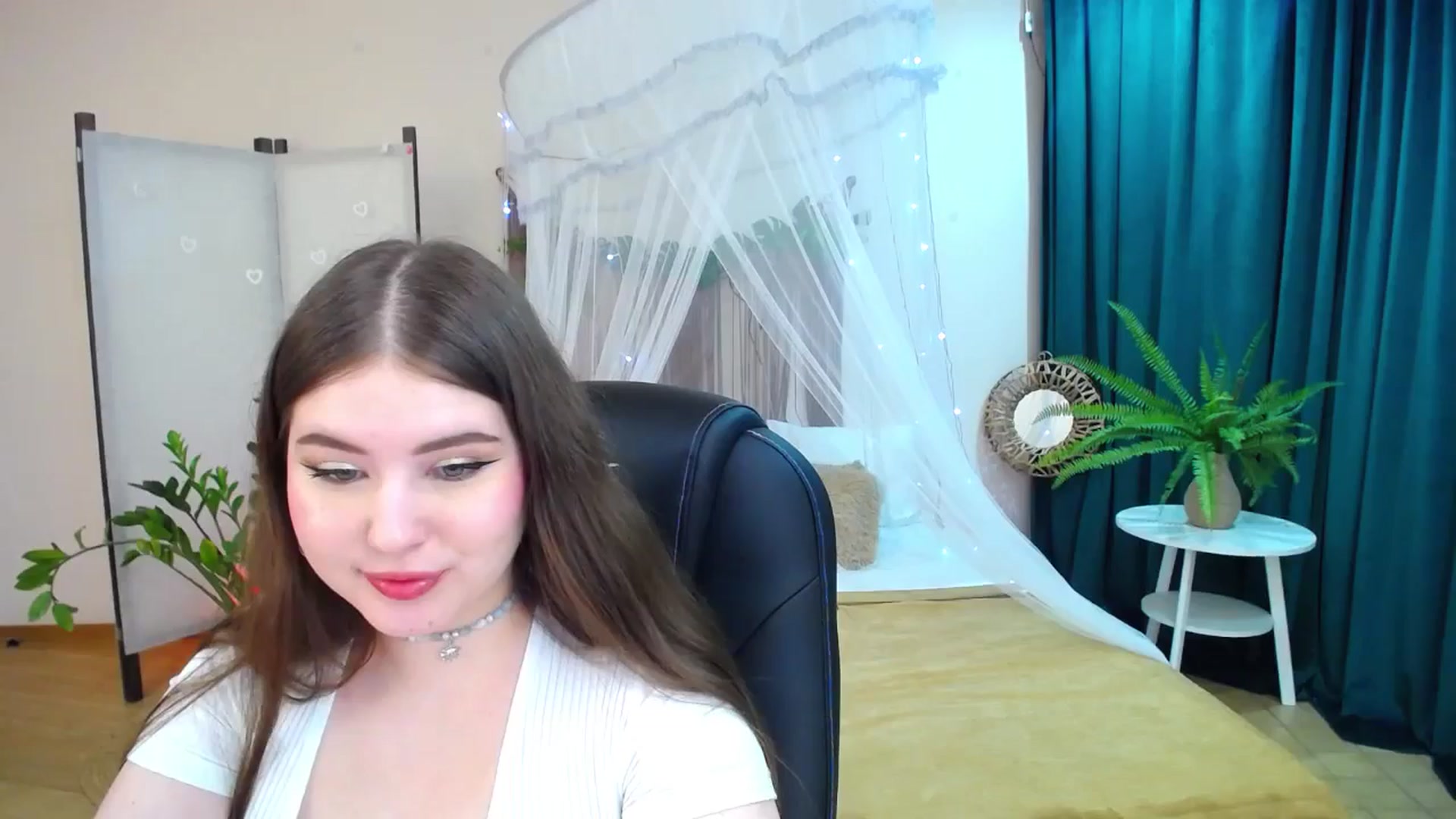 Gallery image thumbnail from AdmireMyEyes's myfreecams stream on, 03/17/2025, 21:47 image 13 of 20