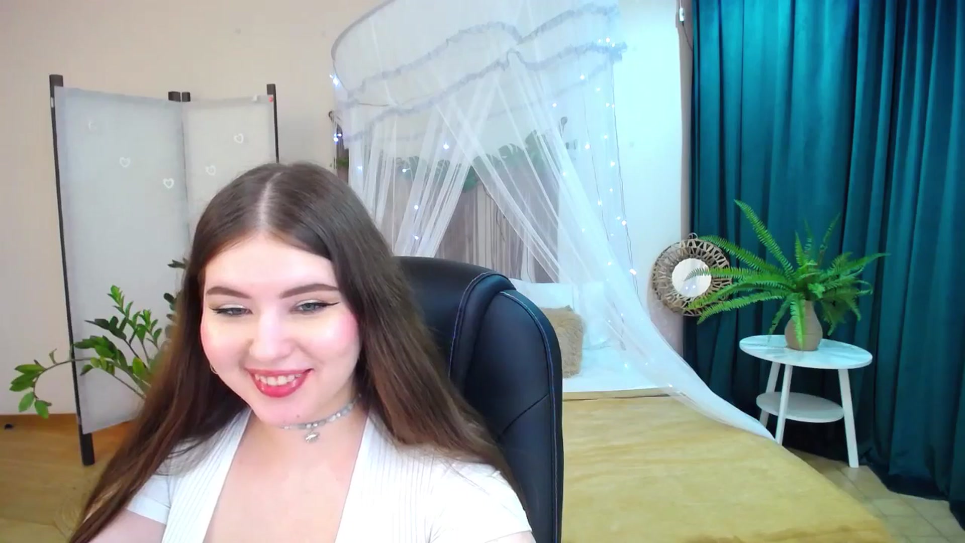 Gallery image thumbnail from AdmireMyEyes's myfreecams stream on, 03/17/2025, 21:47 image 14 of 20