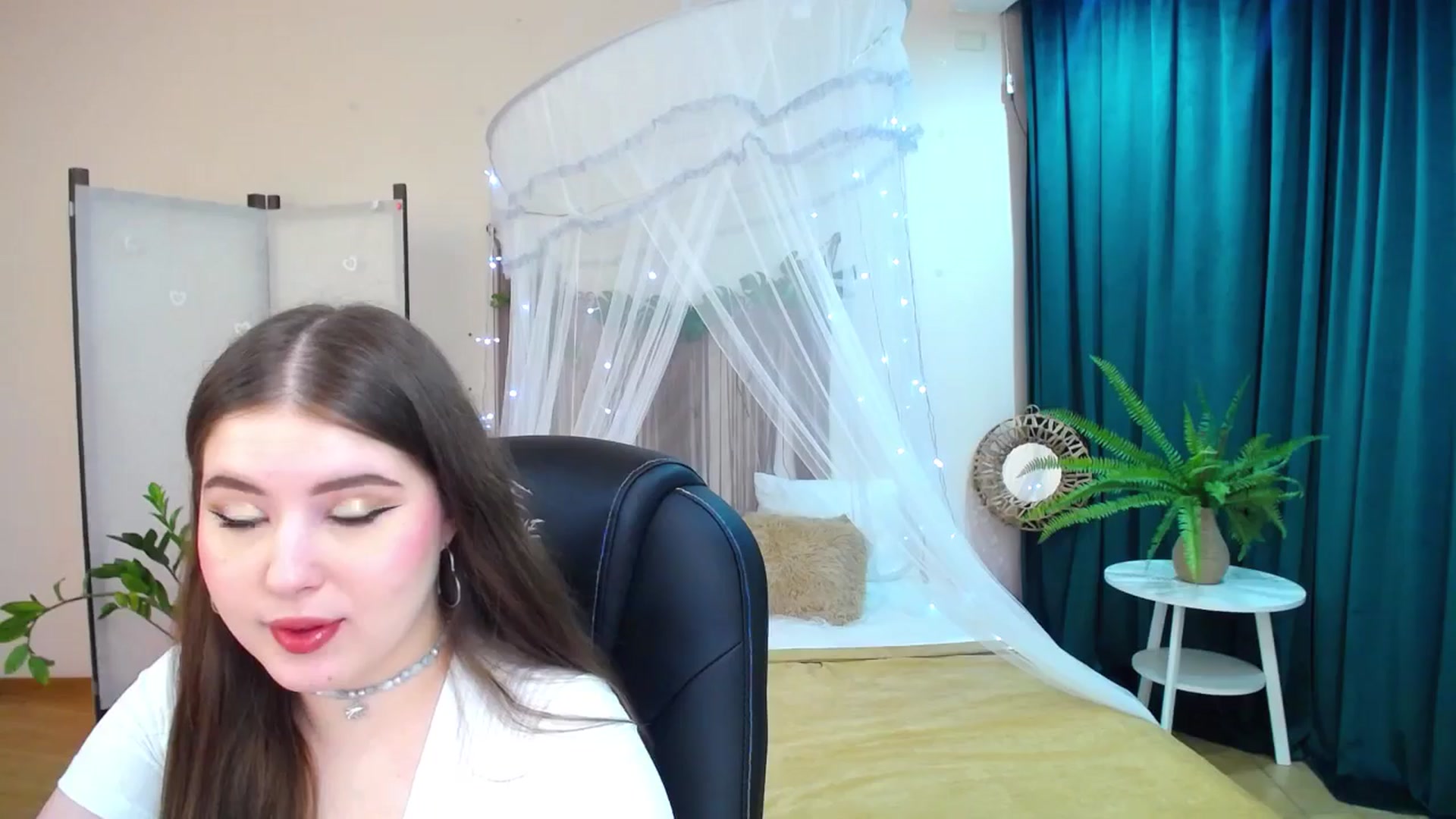 Gallery image thumbnail from AdmireMyEyes's myfreecams stream on, 03/17/2025, 21:47 image 4 of 20