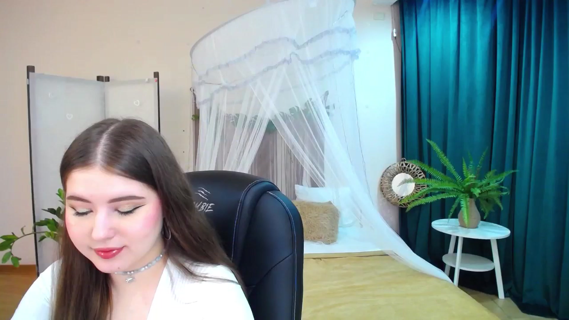 Gallery image thumbnail from AdmireMyEyes's myfreecams stream on, 03/17/2025, 21:47 image 3 of 20