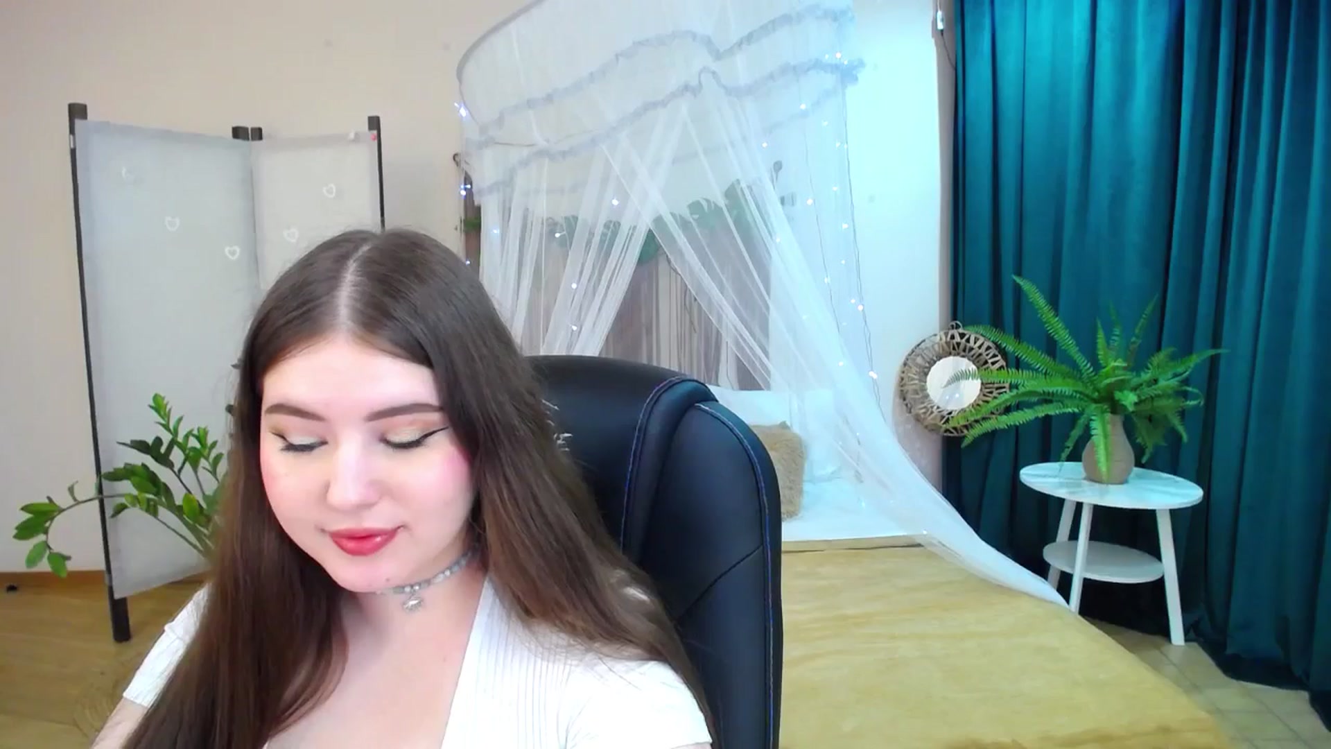 Gallery image thumbnail from AdmireMyEyes's myfreecams stream on, 03/17/2025, 21:47 image 15 of 20