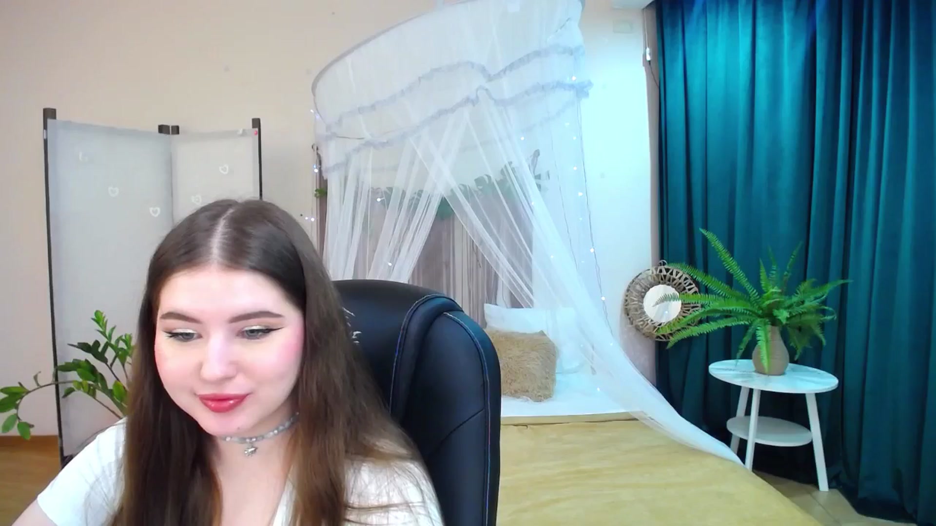 Gallery image thumbnail from AdmireMyEyes's myfreecams stream on, 03/17/2025, 21:47 image 6 of 20