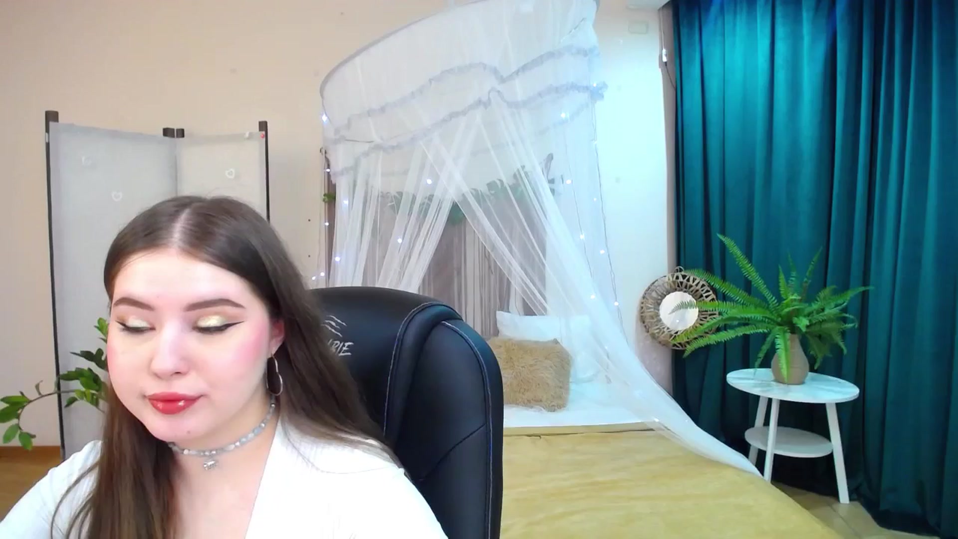 Gallery image thumbnail from AdmireMyEyes's myfreecams stream on, 03/17/2025, 21:47 image 1 of 20