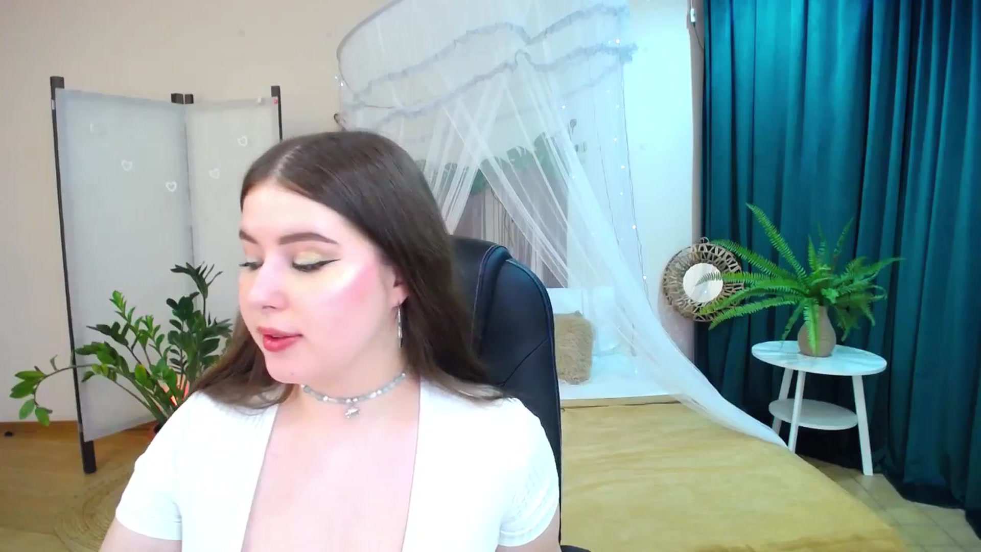 Gallery image thumbnail from AdmireMyEyes's myfreecams stream on, 03/17/2025, 21:47 image 12 of 20