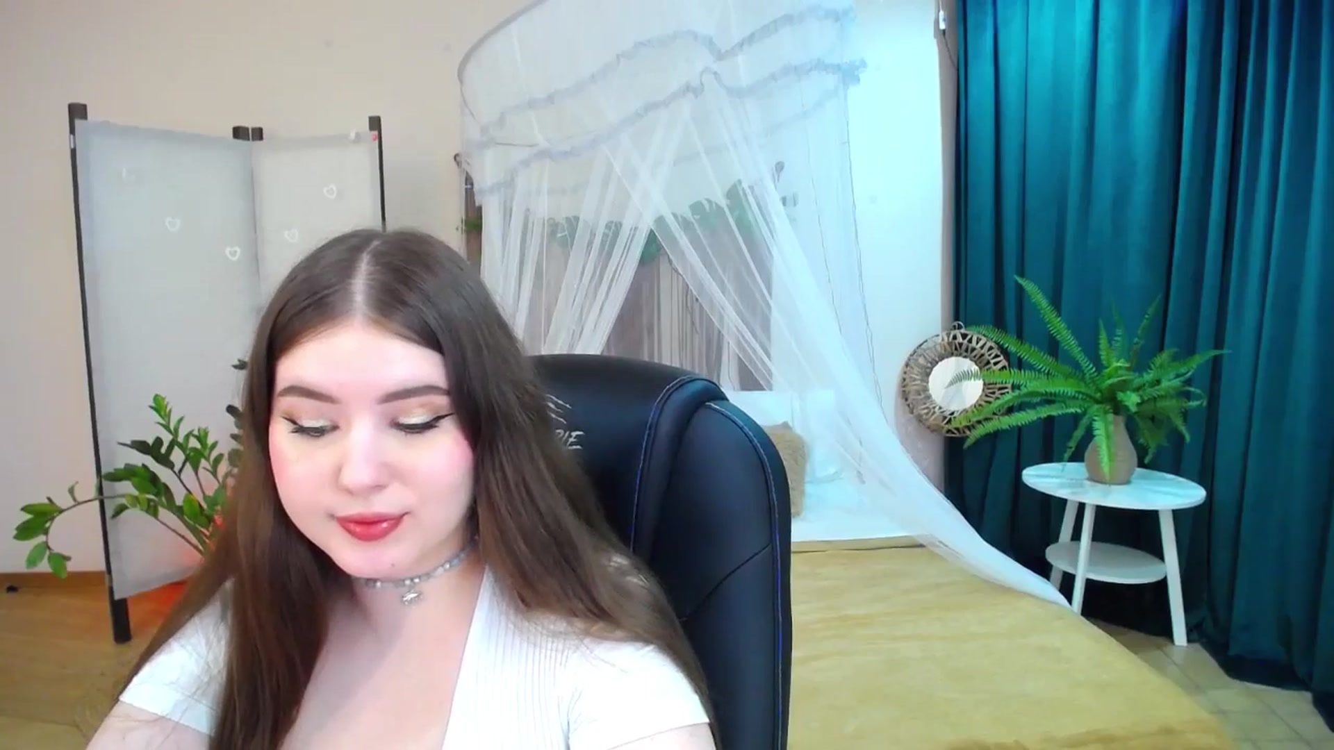 Gallery image thumbnail from AdmireMyEyes's myfreecams stream on, 03/17/2025, 21:47 image 16 of 20