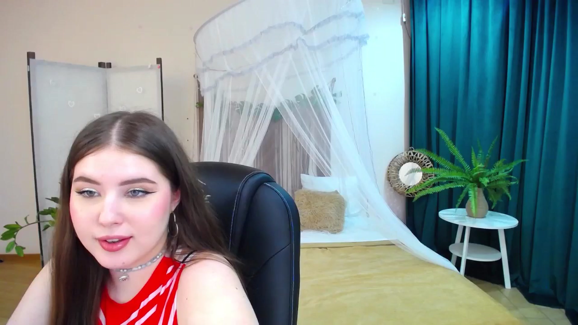Gallery image thumbnail from AdmireMyEyes's myfreecams stream on, 03/18/2025, 24:44 image 18 of 20