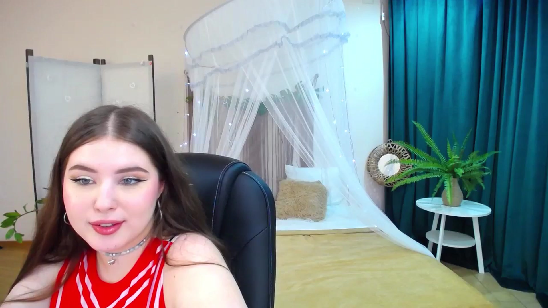 Gallery image thumbnail from AdmireMyEyes's myfreecams stream on, 03/18/2025, 24:44 image 9 of 20