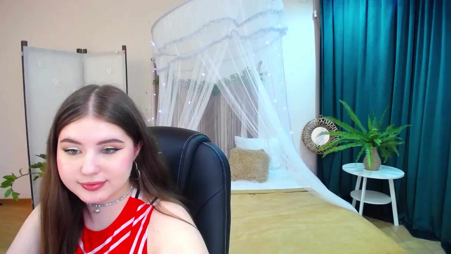 Gallery image thumbnail from AdmireMyEyes's myfreecams stream on, 03/18/2025, 24:44 image 13 of 20