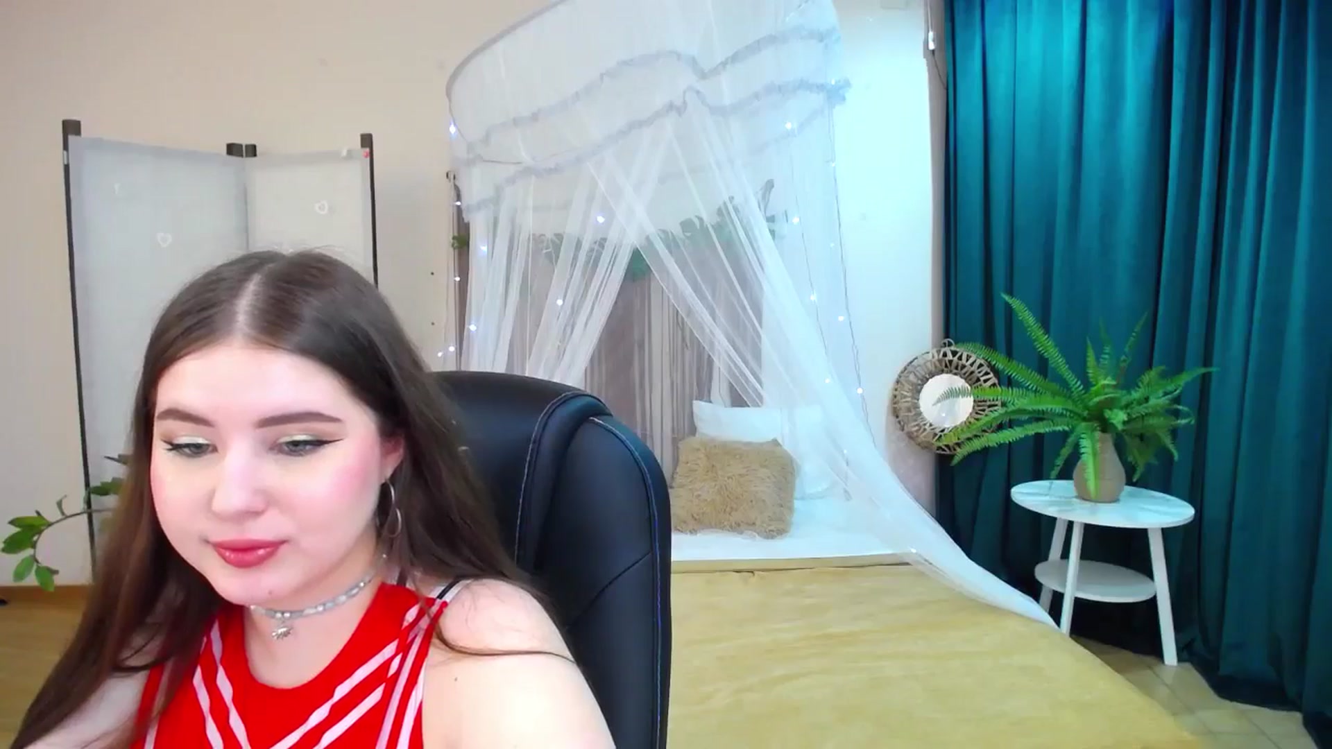 Gallery image thumbnail from AdmireMyEyes's myfreecams stream on, 03/18/2025, 24:44 image 10 of 20