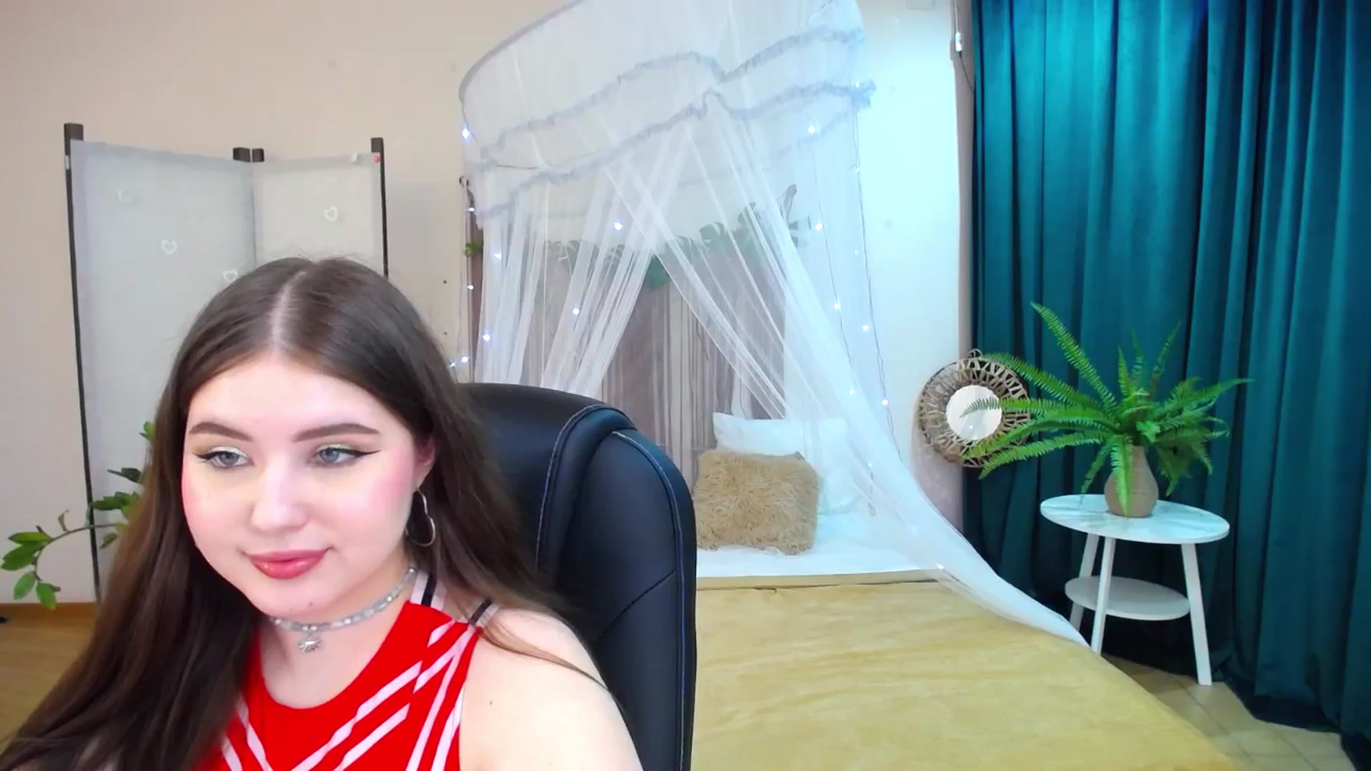 Gallery image thumbnail from AdmireMyEyes's myfreecams stream on, 03/18/2025, 24:44 image 14 of 20