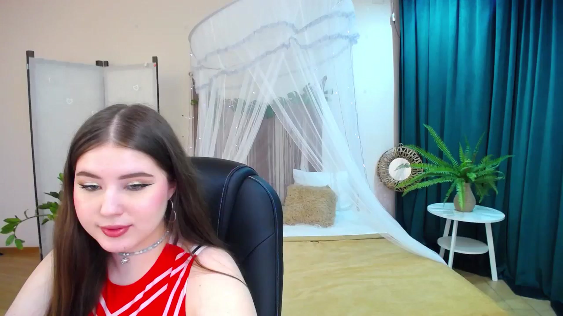 Gallery image thumbnail from AdmireMyEyes's myfreecams stream on, 03/18/2025, 24:44 image 11 of 20