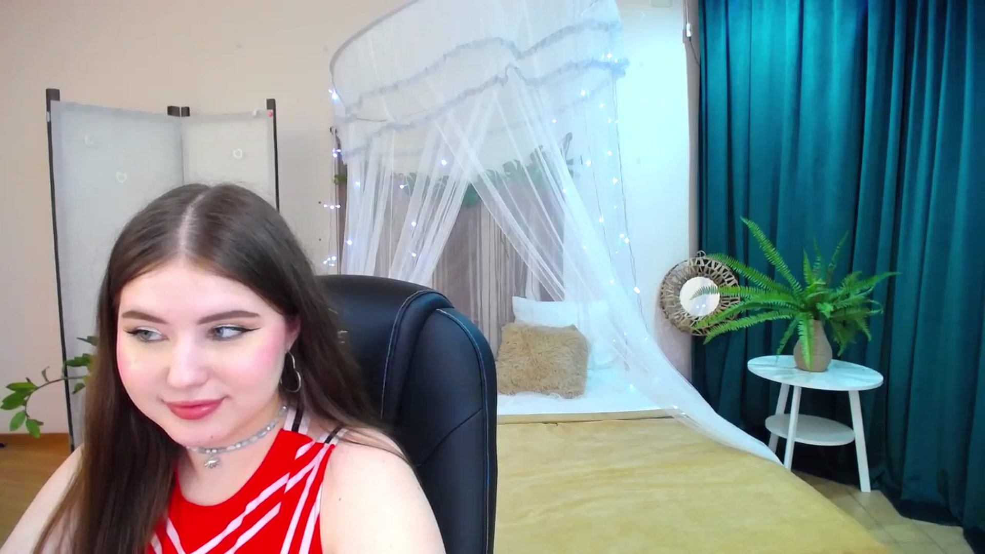 Gallery image thumbnail from AdmireMyEyes's myfreecams stream on, 03/18/2025, 24:44 image 15 of 20