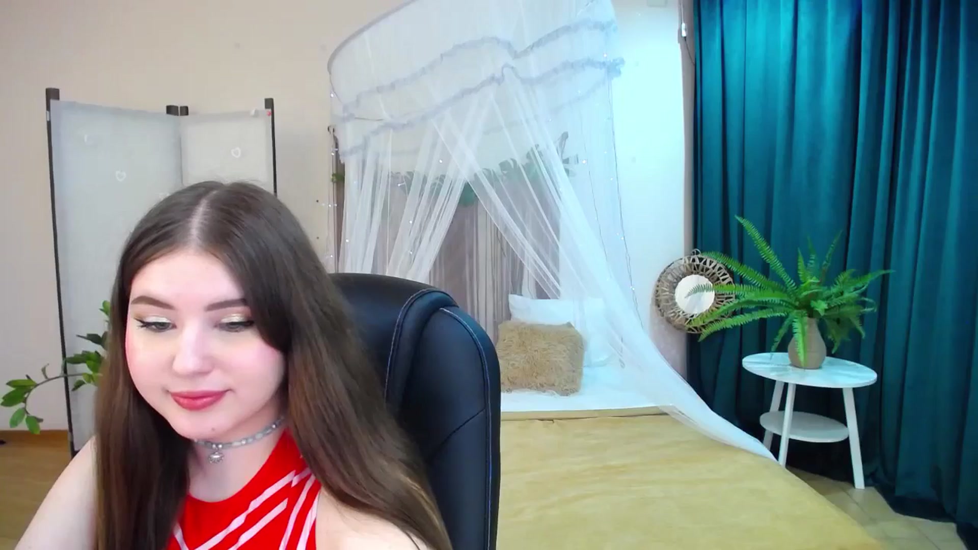 Gallery image thumbnail from AdmireMyEyes's myfreecams stream on, 03/18/2025, 24:44 image 12 of 20
