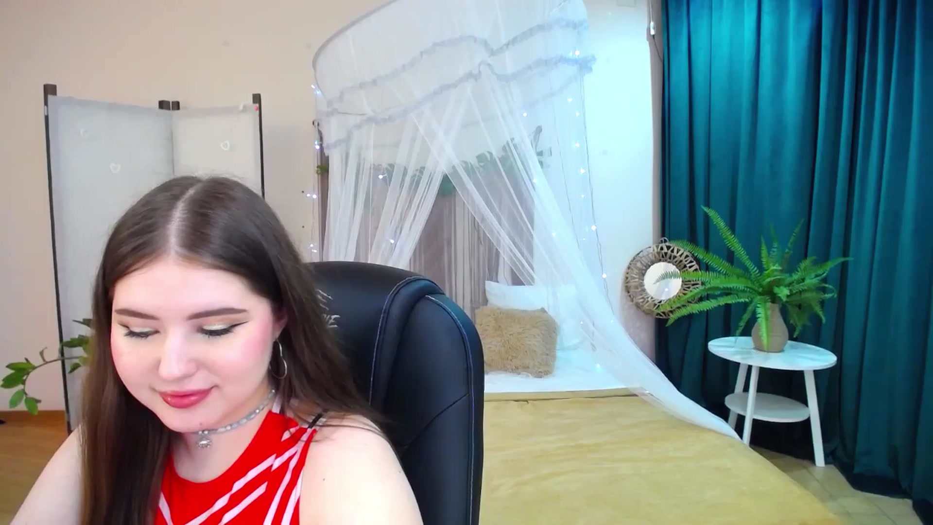 Gallery image thumbnail from AdmireMyEyes's myfreecams stream on, 03/18/2025, 24:44 image 17 of 20