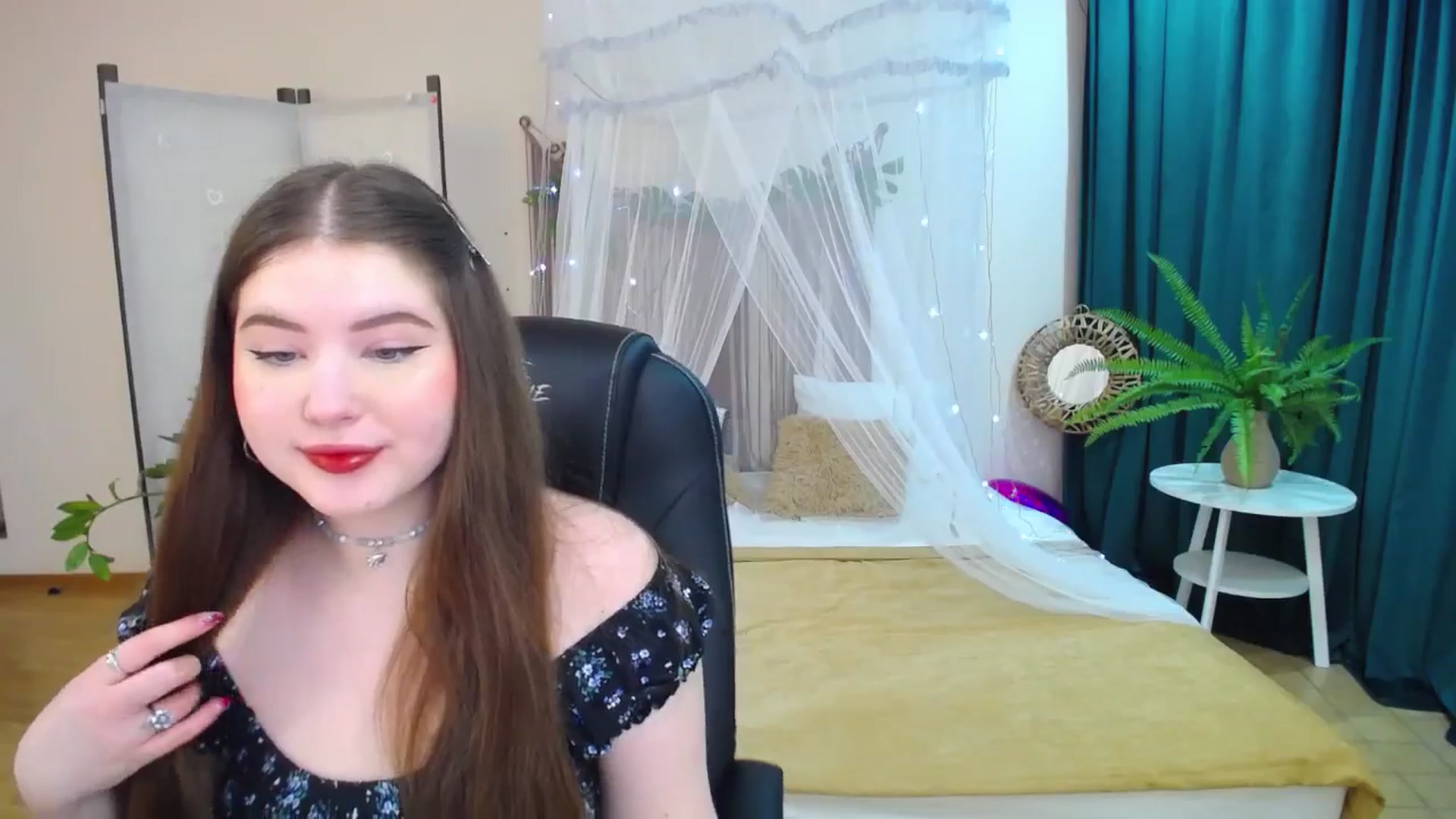 Gallery image thumbnail from AdmireMyEyes's myfreecams stream on, 03/18/2025, 19:34 image 10 of 20