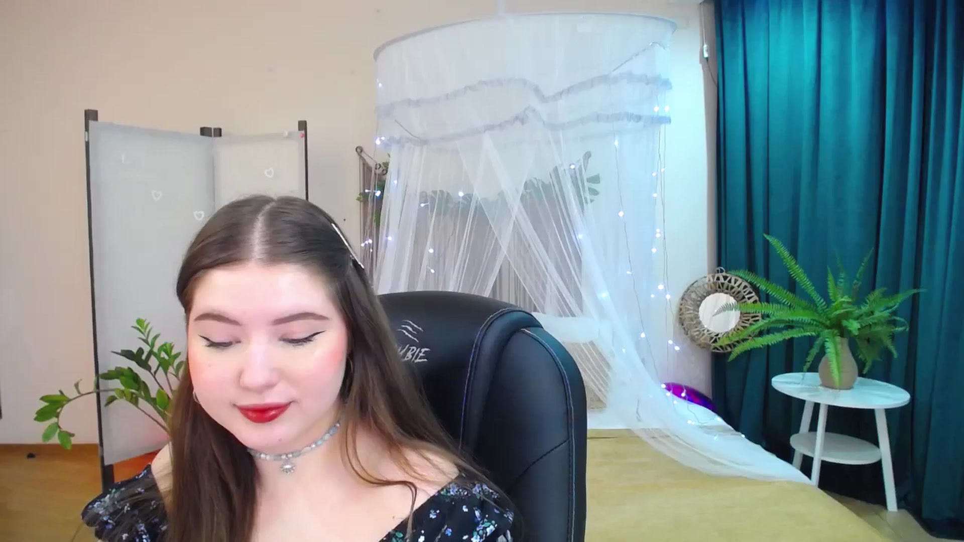 Gallery image thumbnail from AdmireMyEyes's myfreecams stream on, 03/18/2025, 19:34 image 18 of 20