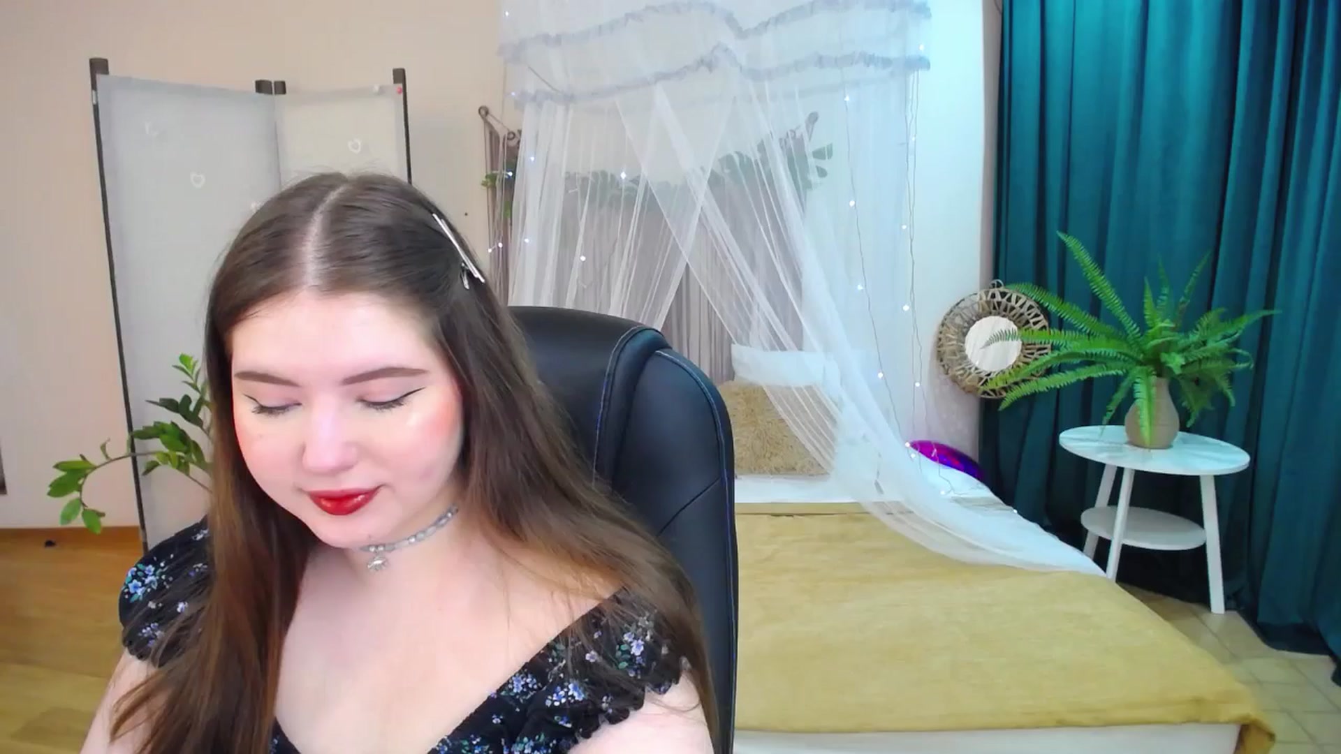 Gallery image thumbnail from AdmireMyEyes's myfreecams stream on, 03/18/2025, 19:34 image 7 of 20