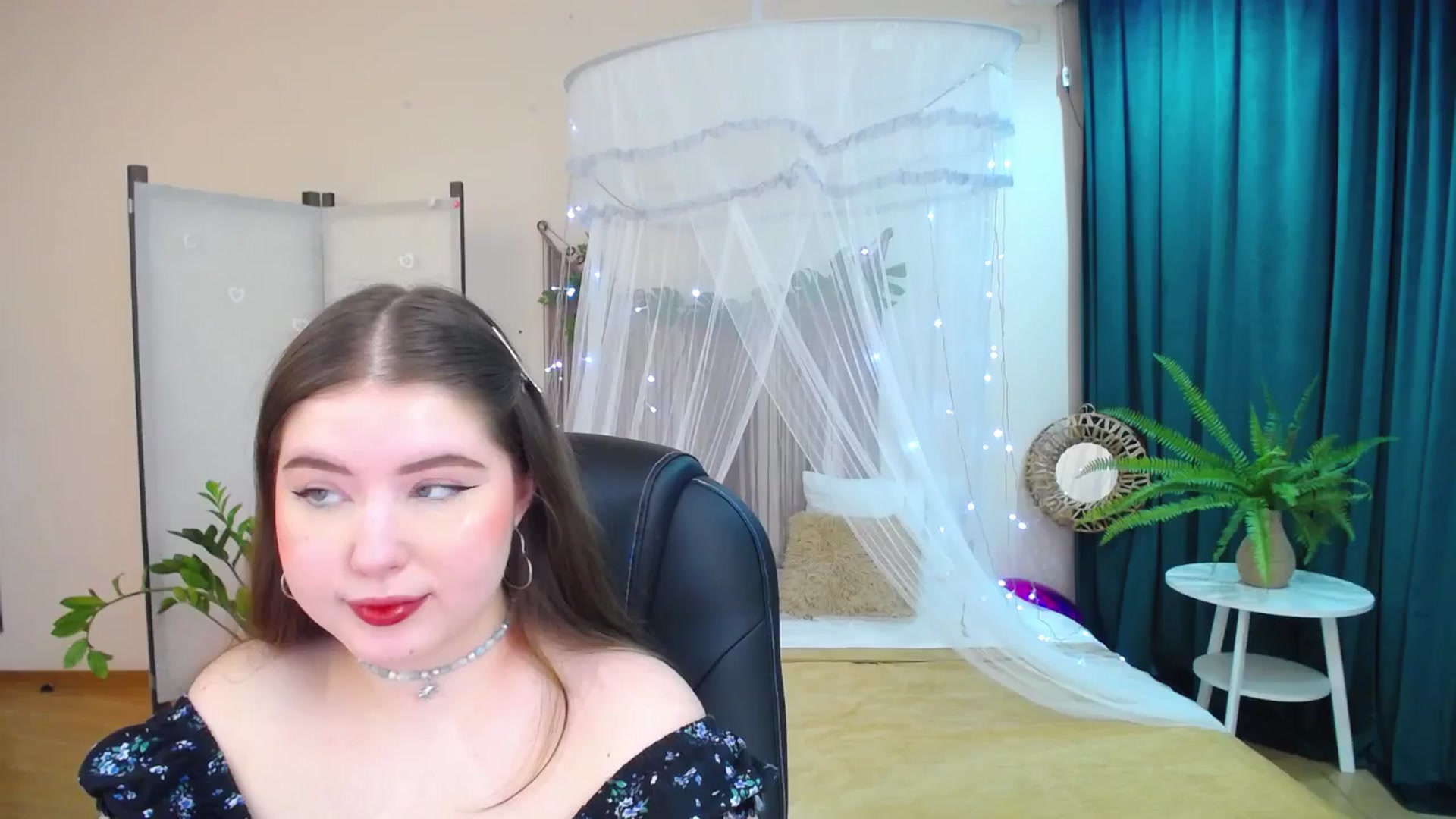 Gallery image thumbnail from AdmireMyEyes's myfreecams stream on, 03/18/2025, 19:34 image 16 of 20