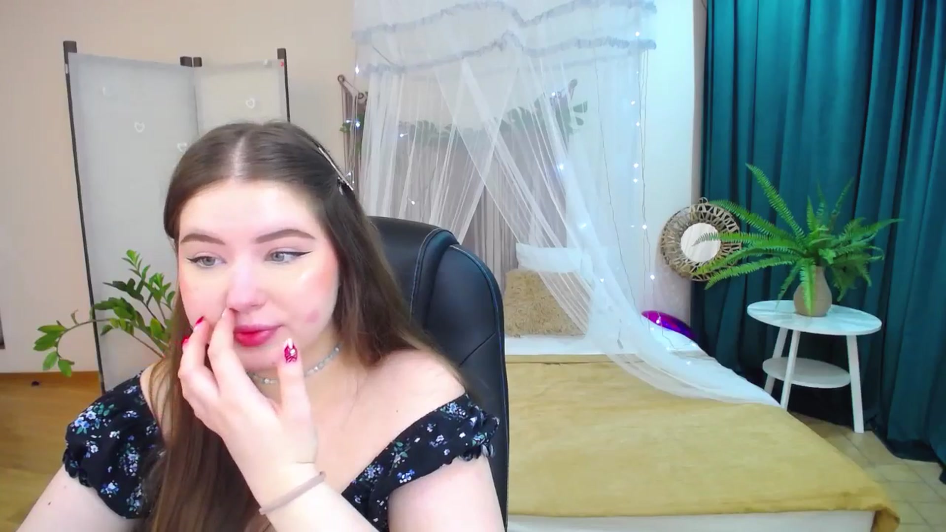 Gallery image thumbnail from AdmireMyEyes's myfreecams stream on, 03/18/2025, 19:34 image 2 of 20