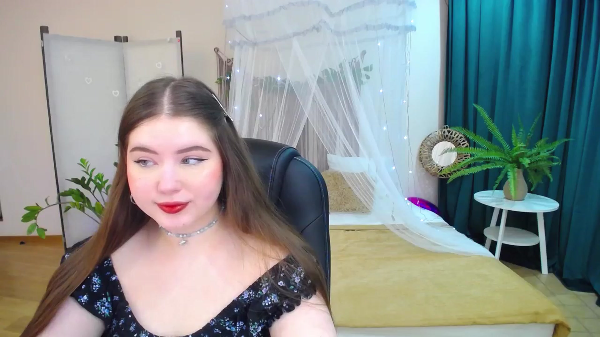 Gallery image thumbnail from AdmireMyEyes's myfreecams stream on, 03/18/2025, 19:34 image 8 of 20