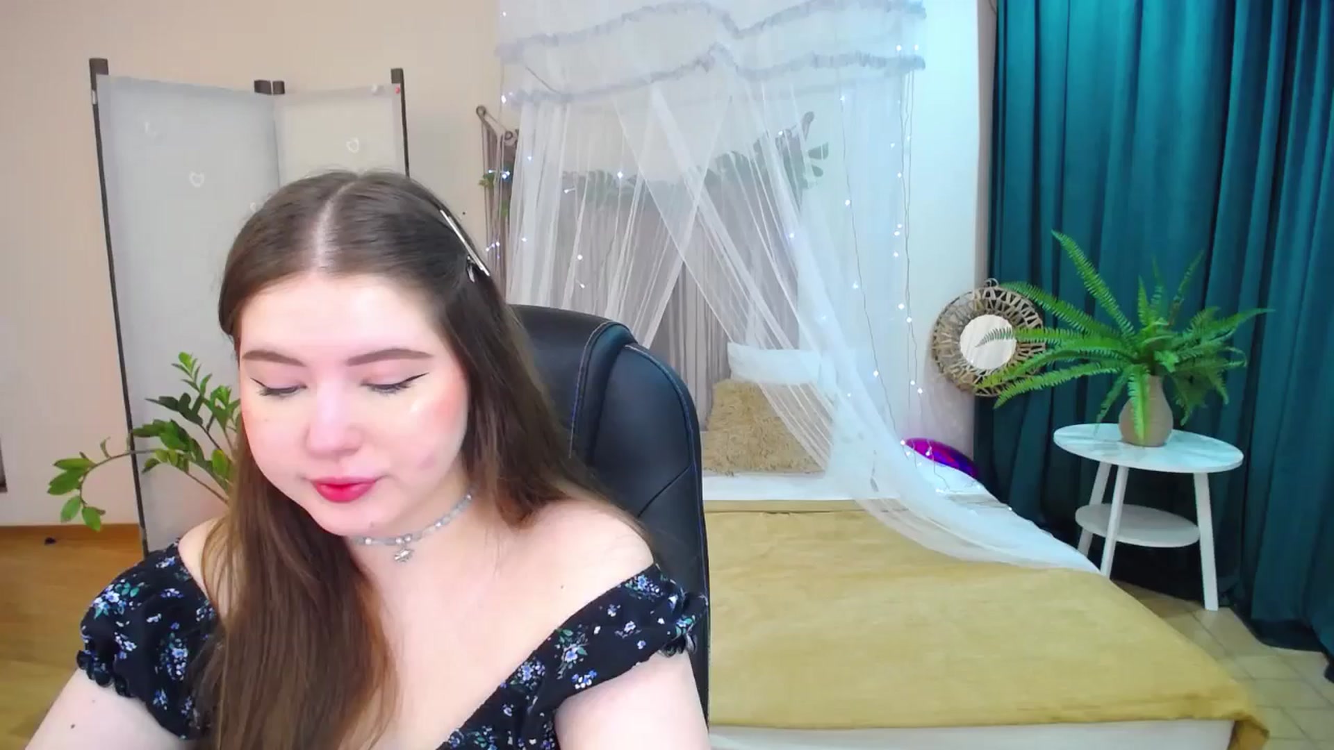 Gallery image thumbnail from AdmireMyEyes's myfreecams stream on, 03/18/2025, 19:34 image 1 of 20