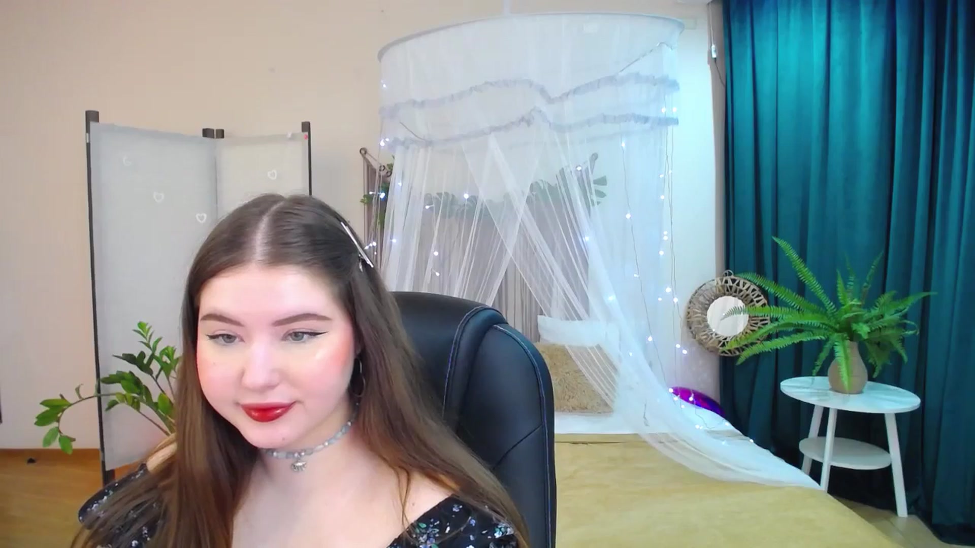 Gallery image thumbnail from AdmireMyEyes's myfreecams stream on, 03/18/2025, 19:34 image 17 of 20
