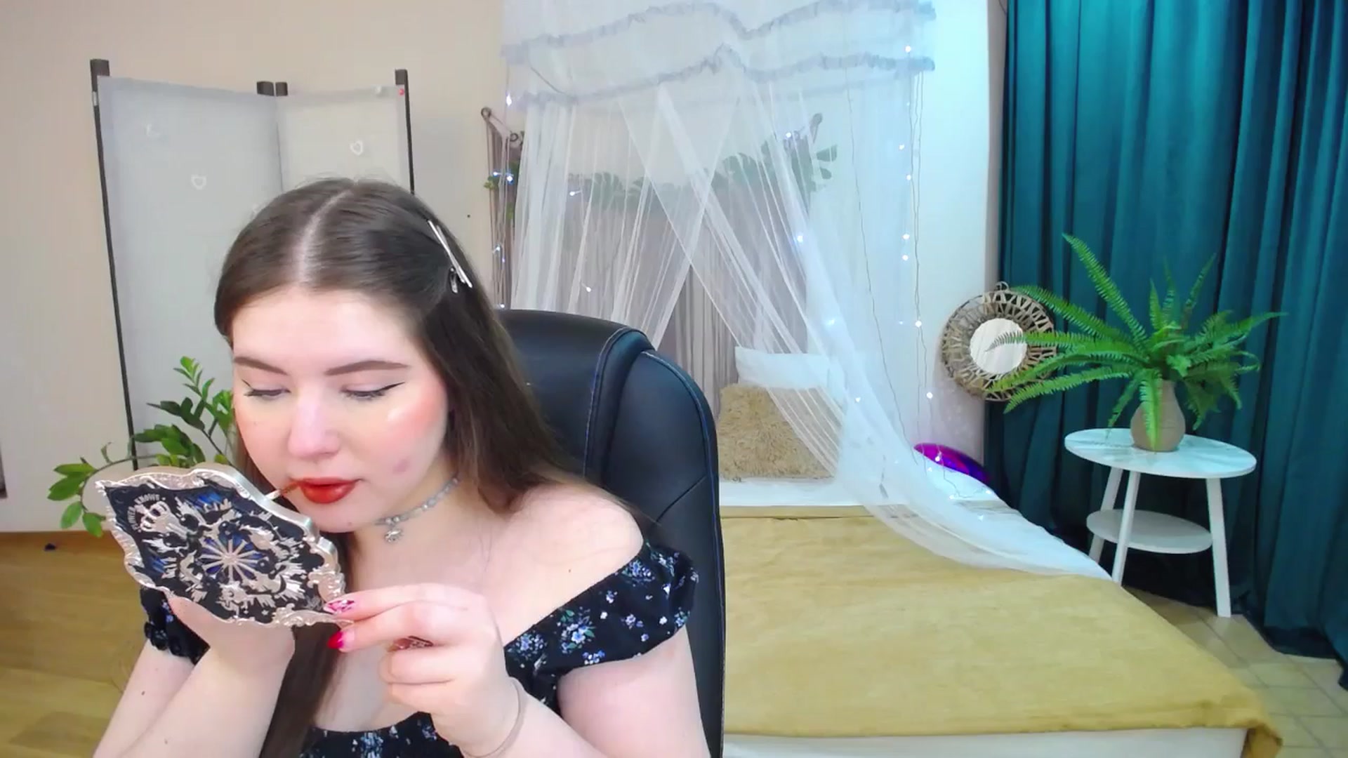 Gallery image thumbnail from AdmireMyEyes's myfreecams stream on, 03/18/2025, 19:34 image 3 of 20