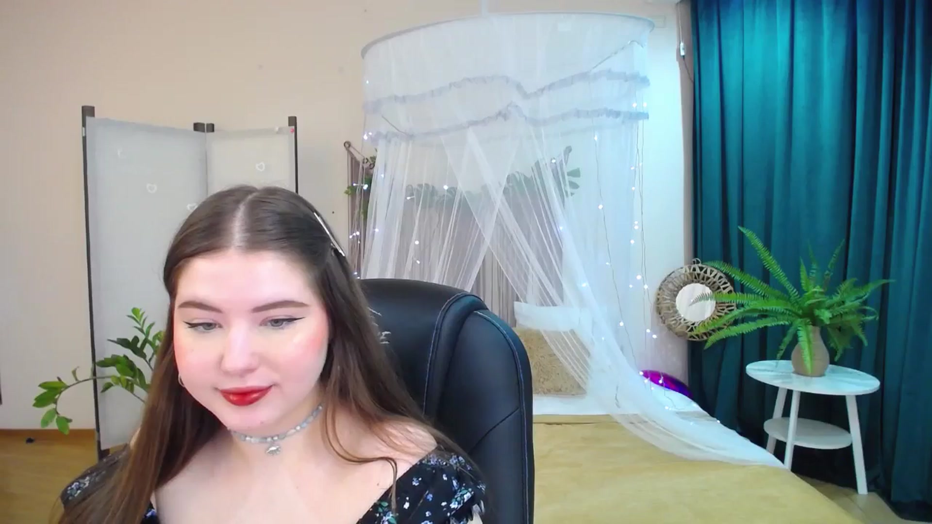 Gallery image thumbnail from AdmireMyEyes's myfreecams stream on, 03/18/2025, 19:34 image 19 of 20