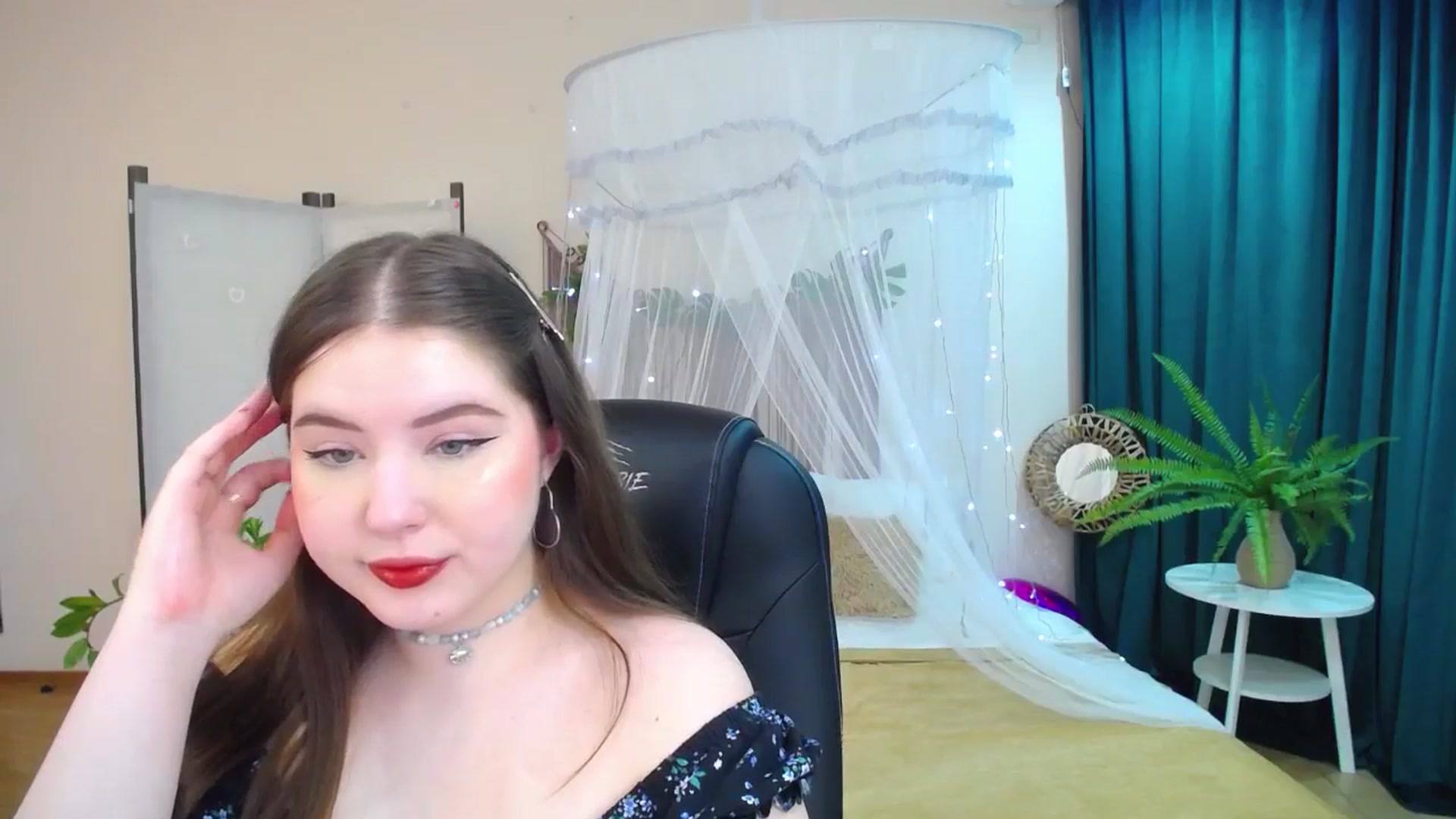 Gallery image thumbnail from AdmireMyEyes's myfreecams stream on, 03/18/2025, 19:34 image 15 of 20