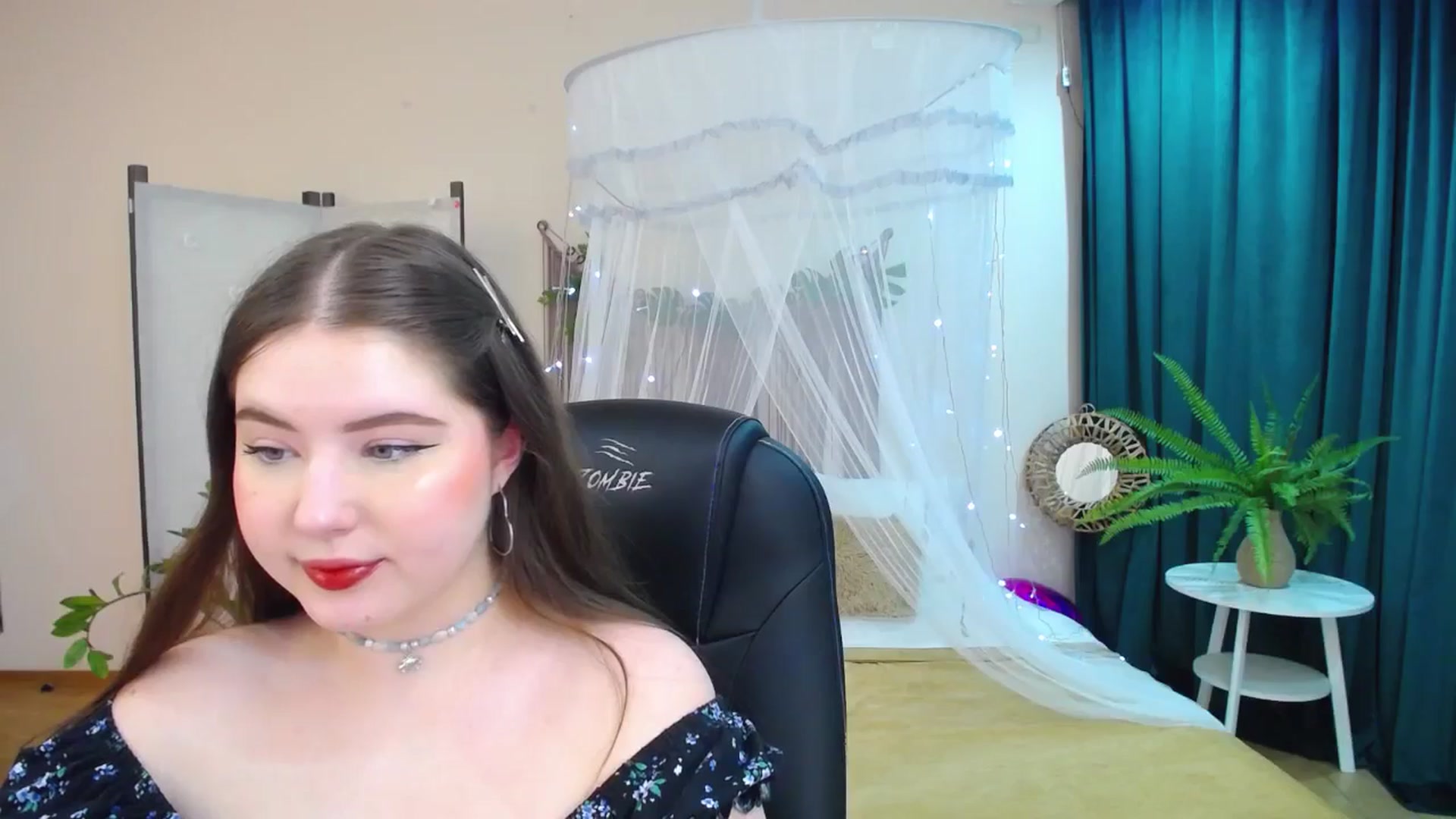 Gallery image thumbnail from AdmireMyEyes's myfreecams stream on, 03/18/2025, 19:34 image 14 of 20