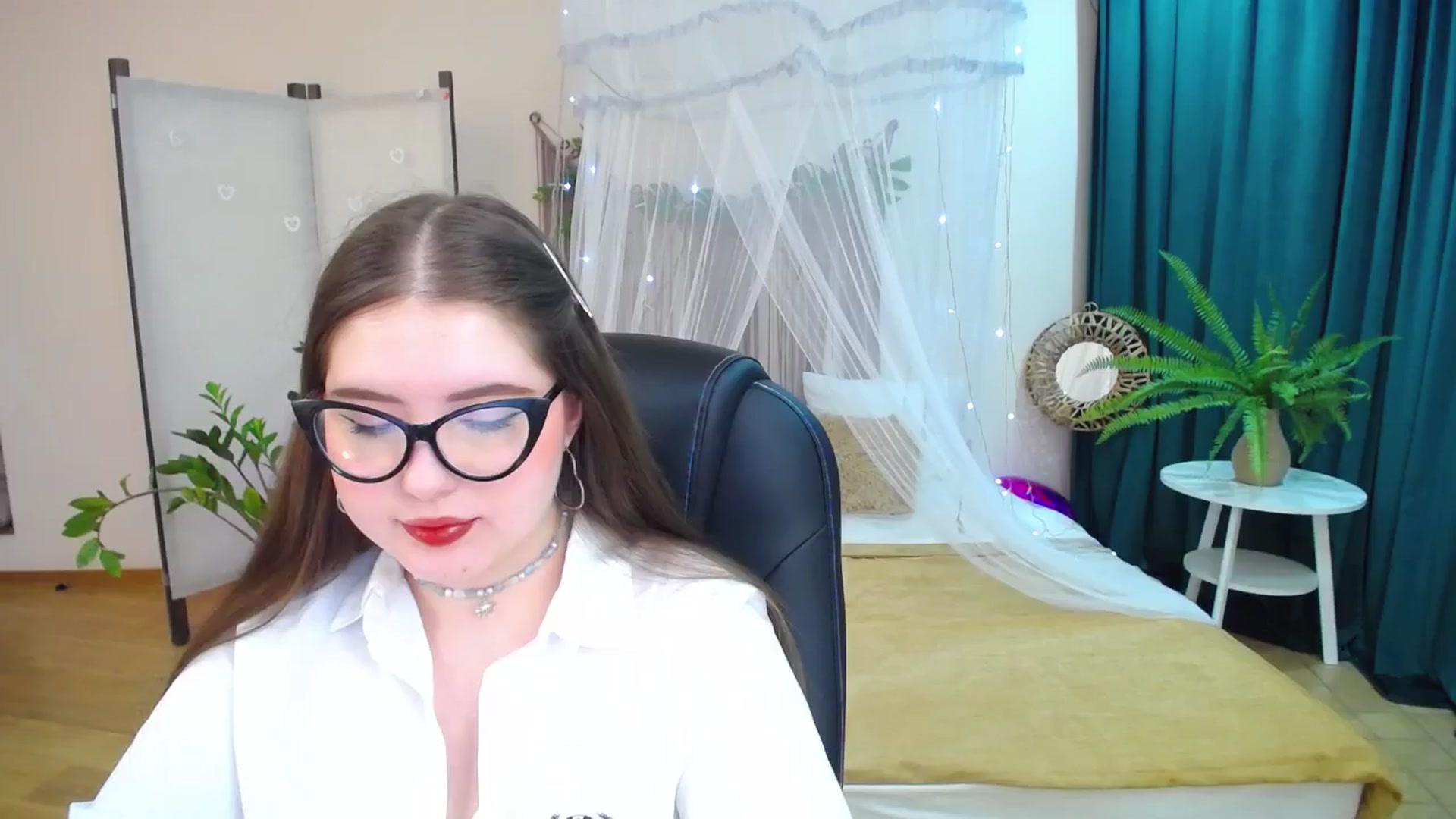 Gallery image thumbnail from AdmireMyEyes's myfreecams stream on, 03/18/2025, 21:24 image 1 of 20