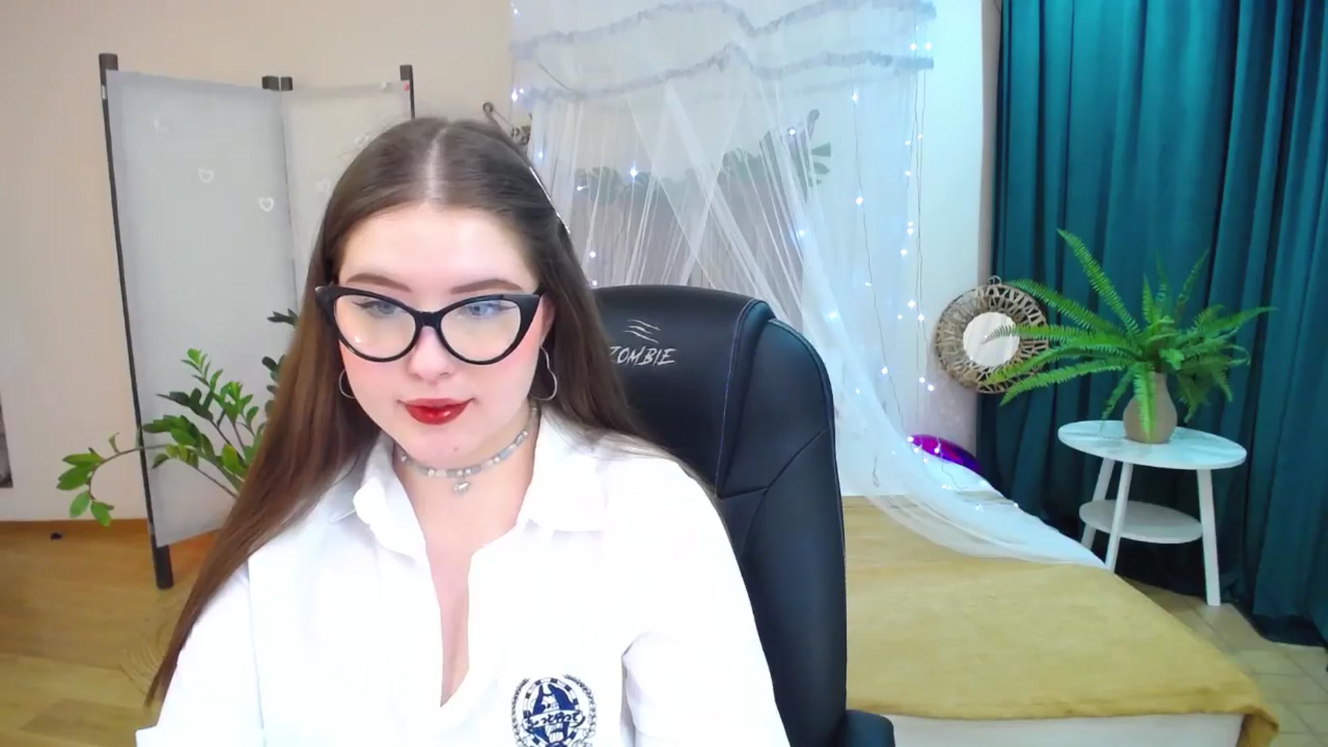 Gallery image thumbnail from AdmireMyEyes's myfreecams stream on, 03/18/2025, 21:24 image 3 of 20