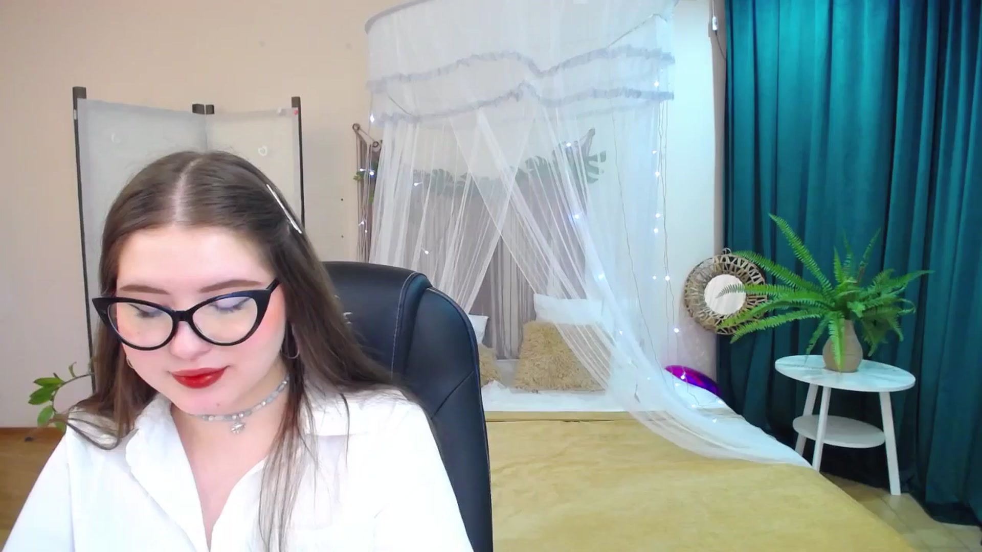 Gallery image thumbnail from AdmireMyEyes's myfreecams stream on, 03/18/2025, 21:24 image 11 of 20