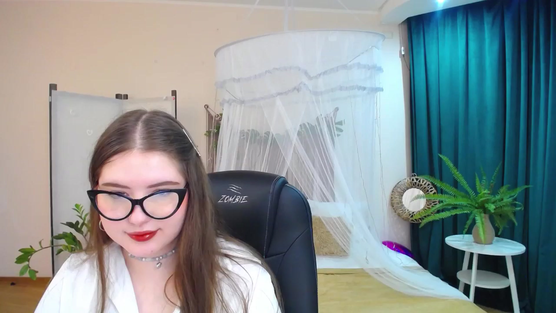 Gallery image thumbnail from AdmireMyEyes's myfreecams stream on, 03/18/2025, 21:24 image 14 of 20