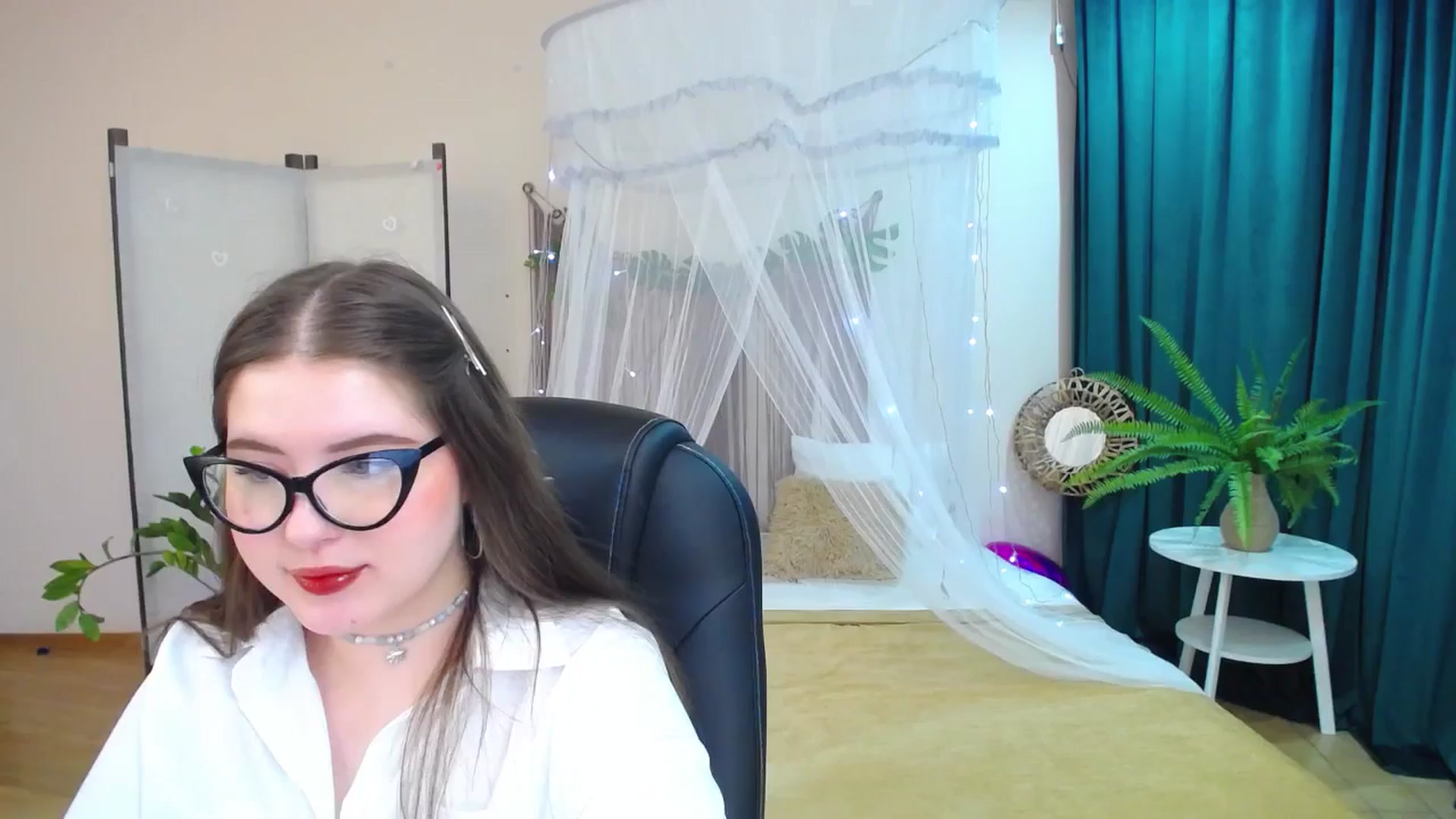 Gallery image thumbnail from AdmireMyEyes's myfreecams stream on, 03/18/2025, 21:24 image 10 of 20