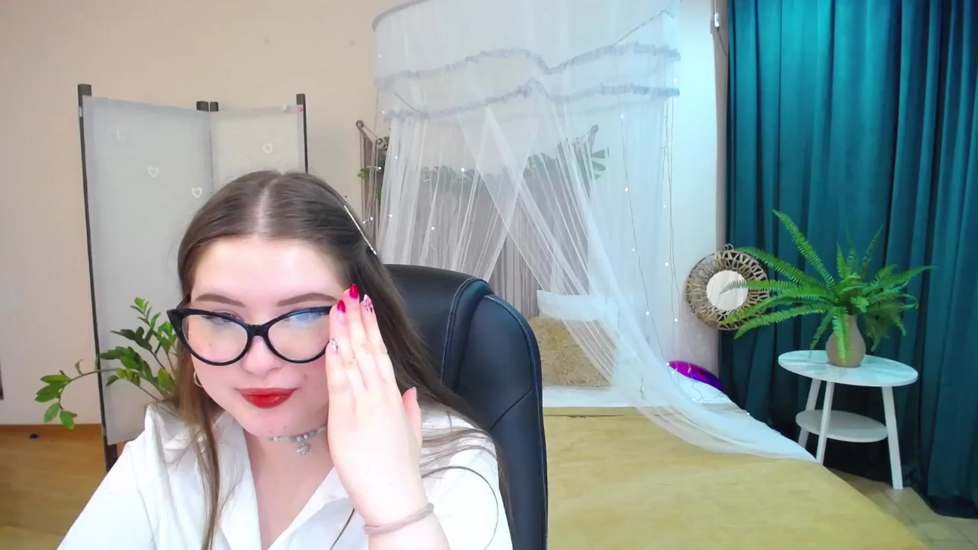 Gallery image thumbnail from AdmireMyEyes's myfreecams stream on, 03/18/2025, 21:24 image 16 of 20
