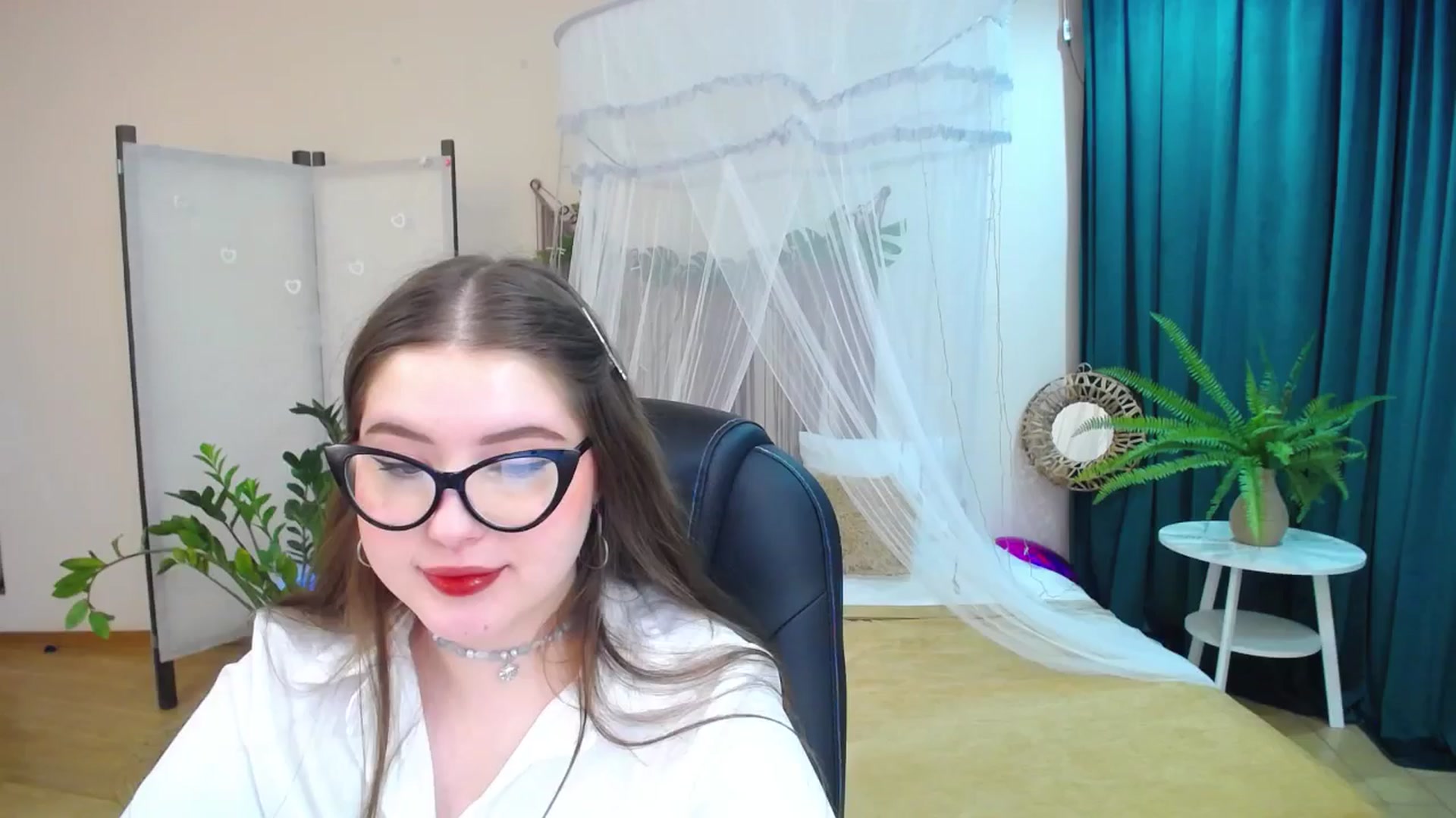 Gallery image thumbnail from AdmireMyEyes's myfreecams stream on, 03/18/2025, 21:24 image 18 of 20