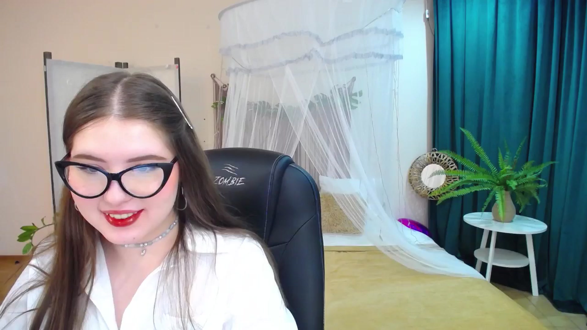 Gallery image thumbnail from AdmireMyEyes's myfreecams stream on, 03/18/2025, 21:24 image 8 of 20