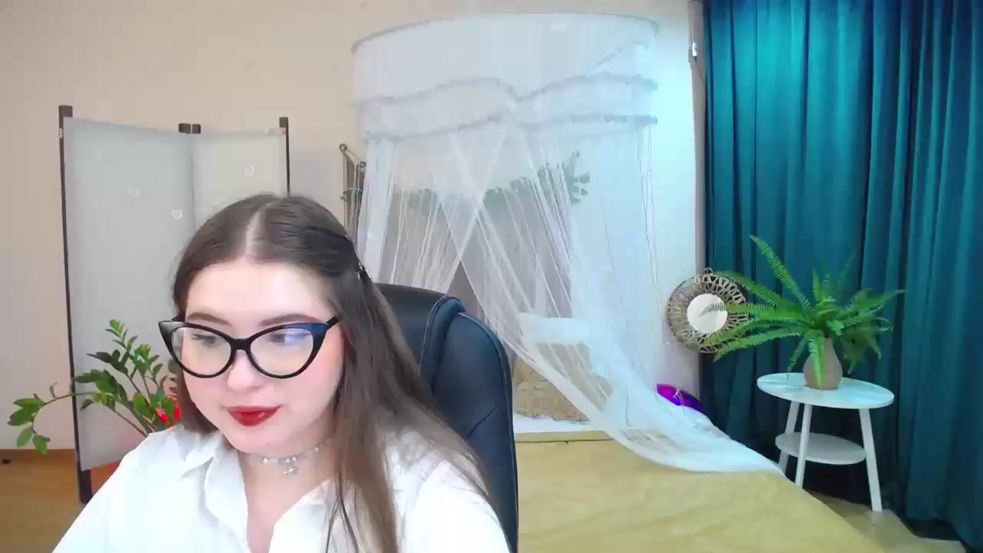 Gallery image thumbnail from AdmireMyEyes's myfreecams stream on, 03/19/2025, 01:51 image 4 of 20