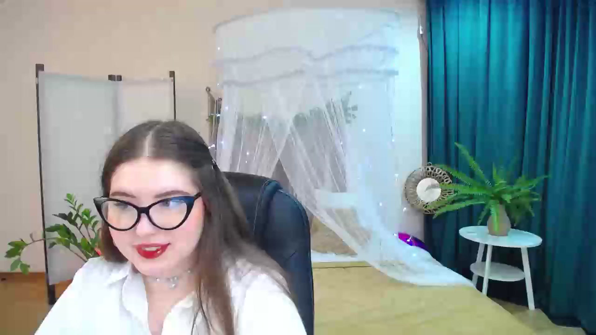 Gallery image thumbnail from AdmireMyEyes's myfreecams stream on, 03/19/2025, 01:51 image 9 of 20