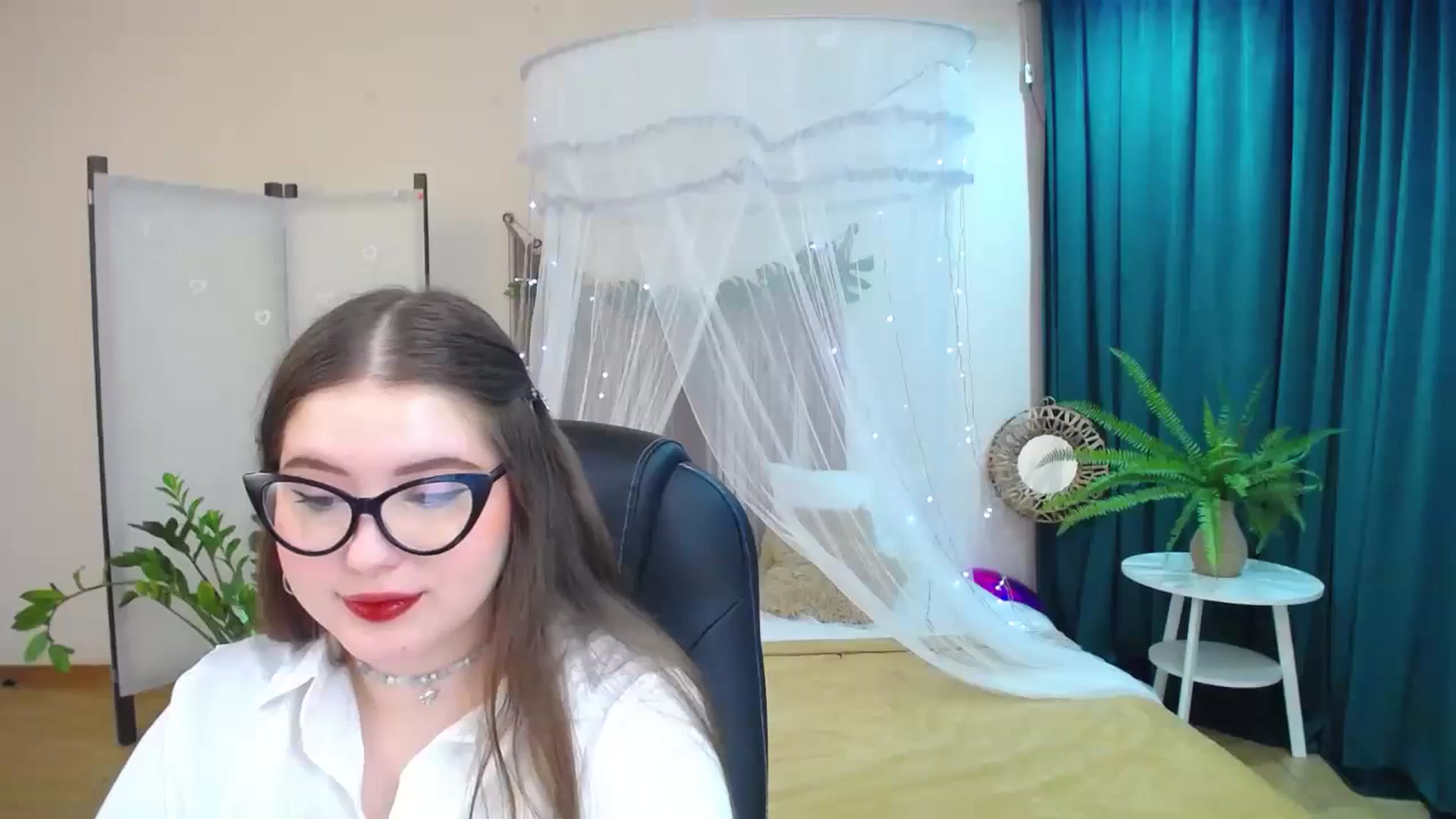 Gallery image thumbnail from AdmireMyEyes's myfreecams stream on, 03/19/2025, 01:51 image 7 of 20