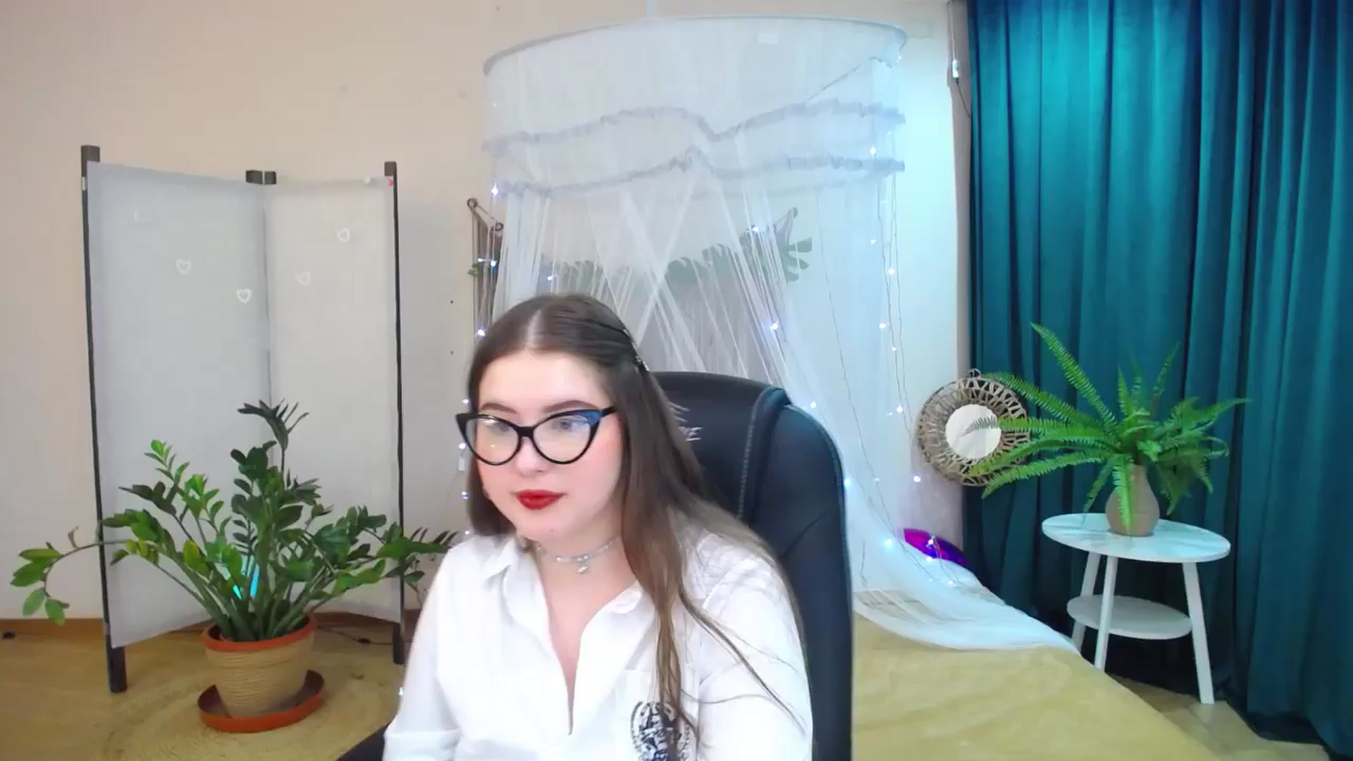 Gallery image thumbnail from AdmireMyEyes's myfreecams stream on, 03/19/2025, 01:51 image 14 of 20