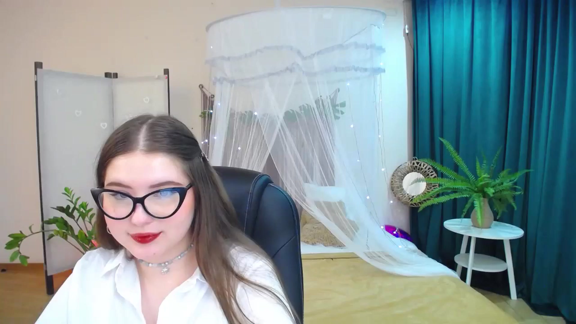 Gallery image thumbnail from AdmireMyEyes's myfreecams stream on, 03/19/2025, 01:51 image 13 of 20