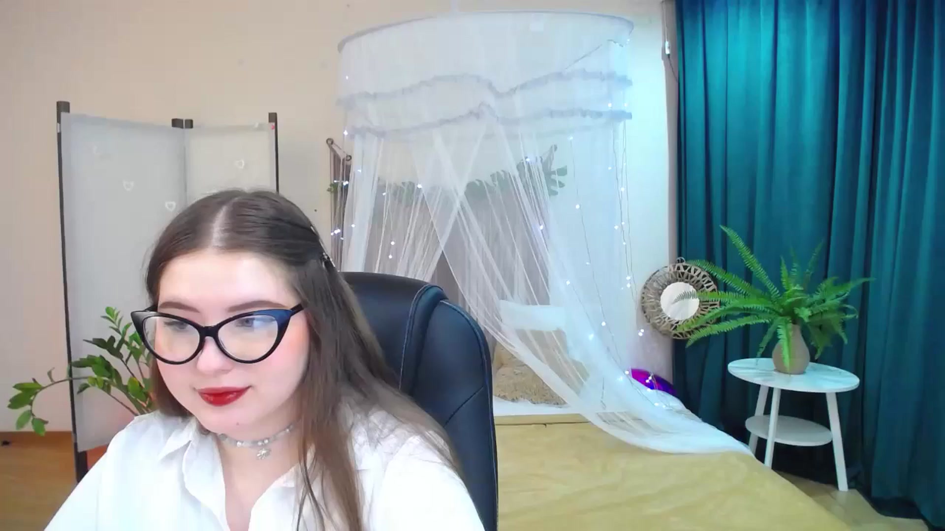 Gallery image thumbnail from AdmireMyEyes's myfreecams stream on, 03/19/2025, 01:51 image 8 of 20
