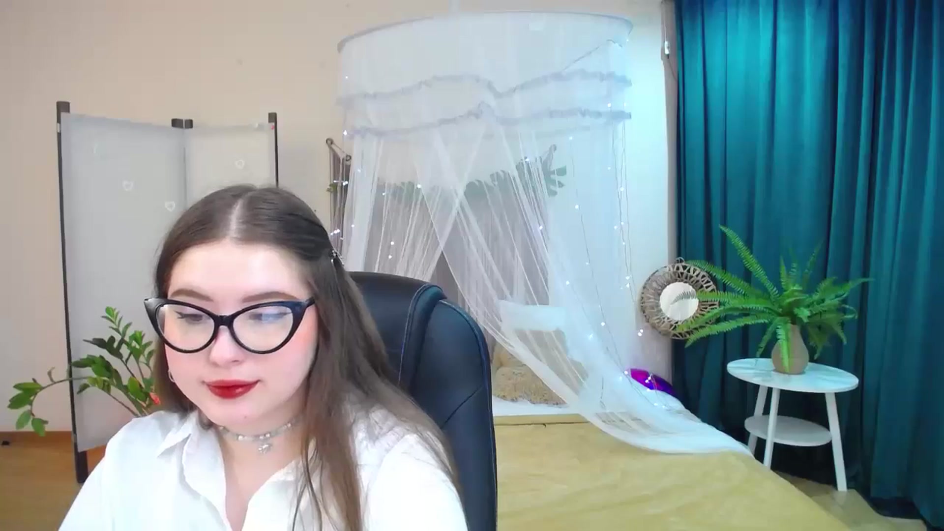 Gallery image thumbnail from AdmireMyEyes's myfreecams stream on, 03/19/2025, 01:51 image 6 of 20