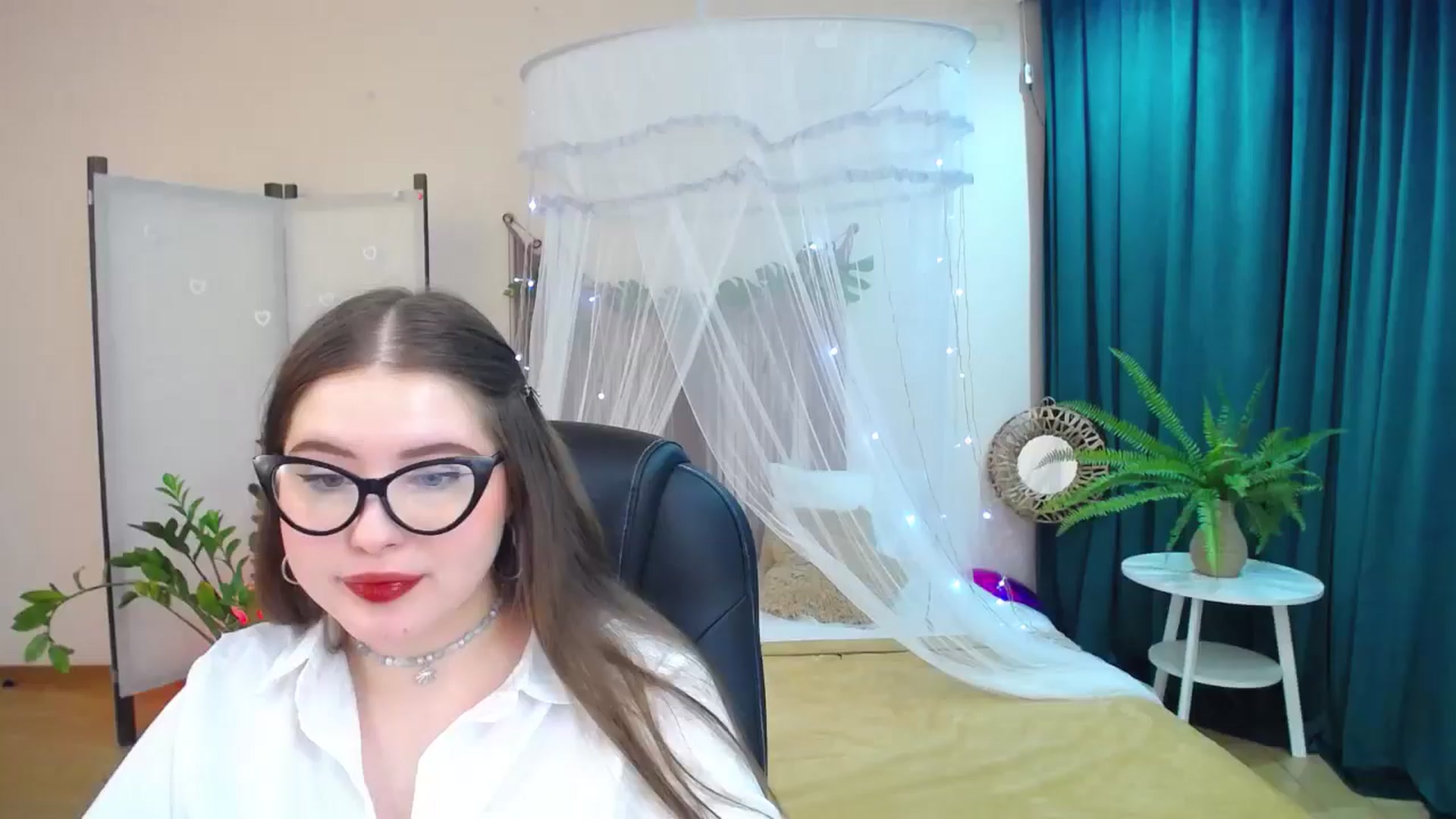 Gallery image thumbnail from AdmireMyEyes's myfreecams stream on, 03/19/2025, 01:51 image 12 of 20