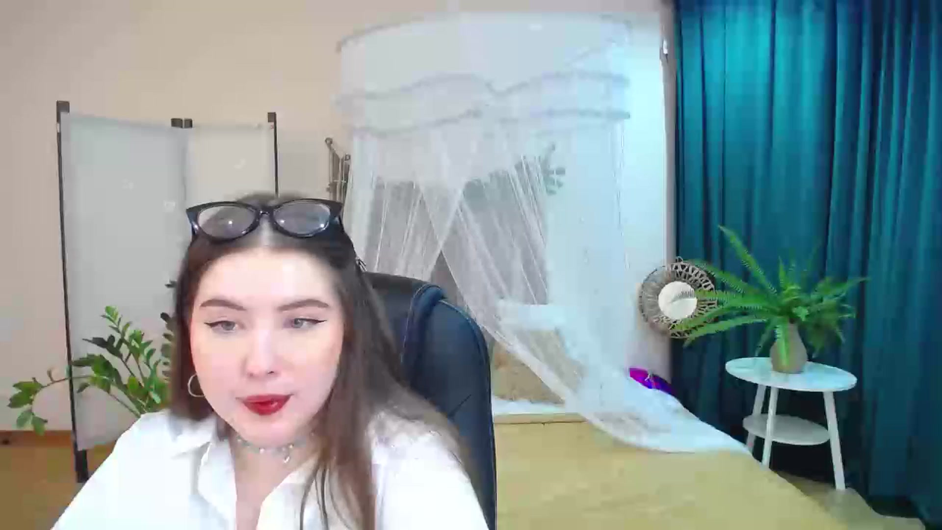 Gallery image thumbnail from AdmireMyEyes's myfreecams stream on, 03/19/2025, 01:51 image 1 of 20