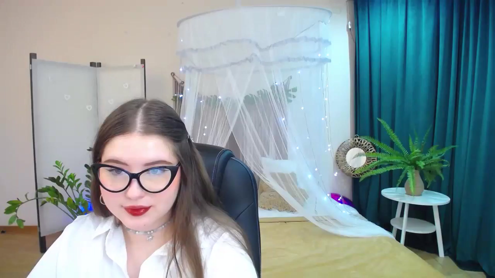 Gallery image thumbnail from AdmireMyEyes's myfreecams stream on, 03/19/2025, 01:51 image 5 of 20