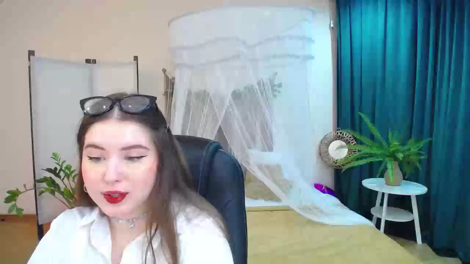 Gallery image thumbnail from AdmireMyEyes's myfreecams stream on, 03/19/2025, 01:51 image 2 of 20